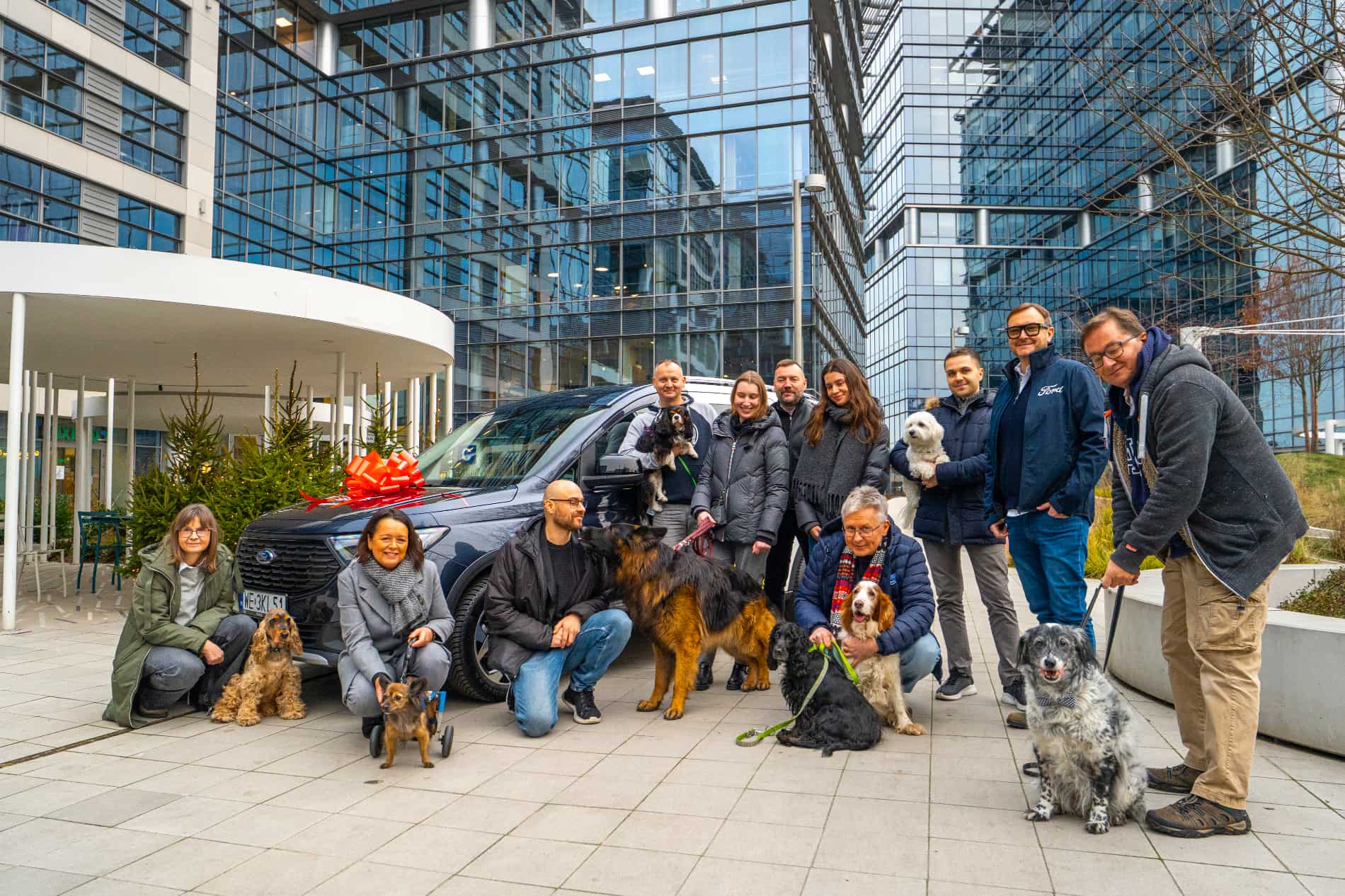 Fundacja Psia Krew i Ford Transit Connect PHEV Van Helper – wsparcie Animal Helper