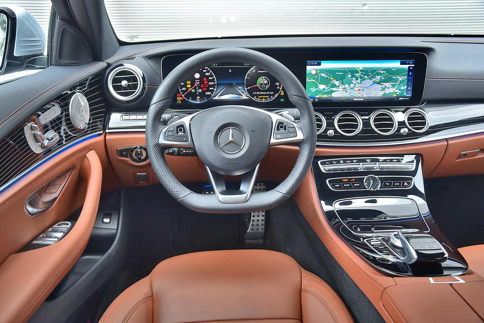 Mercedes-klasy-E-W213-deska-rozdzielcza