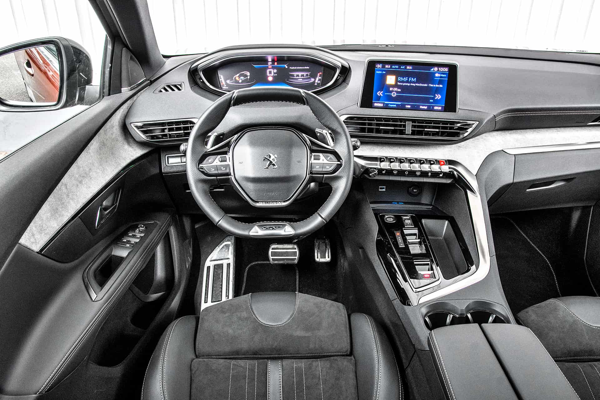 Peugeot-5008-II-deska-rozdzielcza