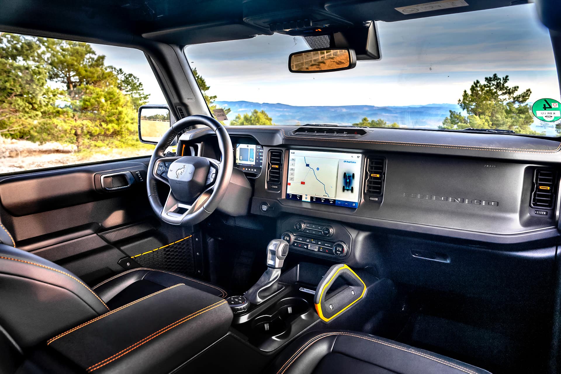 Ford-Bronco-2025-deska-rozdzielcza