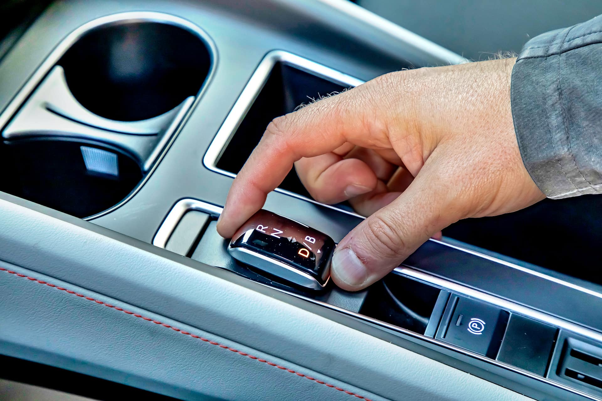 Skoda-Elroq-2025-przelacznik-kierunku-jazdy-rekuperacja