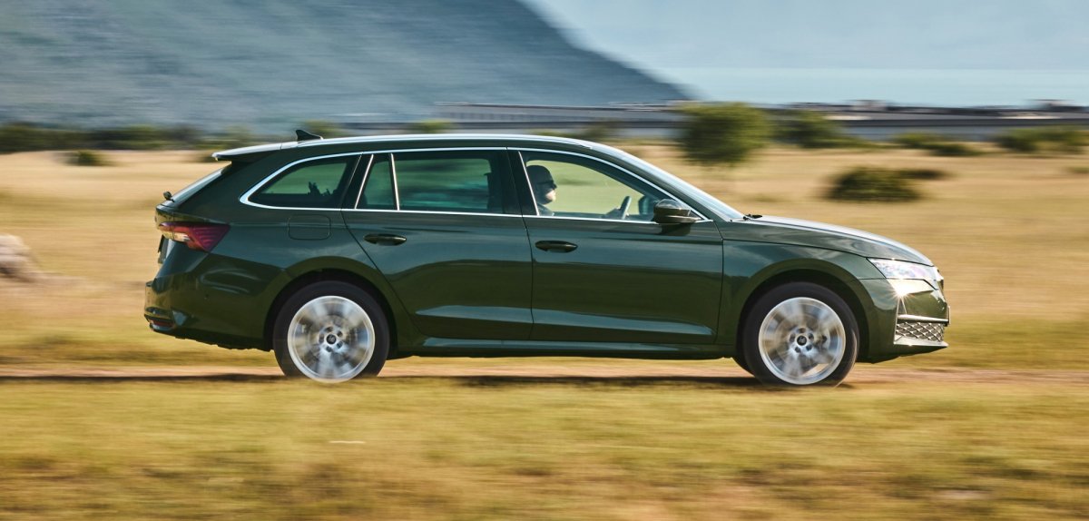 Sprzedaż nowych aut w Polsce w 2025 r. – w listopadzie Octavia liderem, po 11 miesiącach przez cały czas prowadzi Corolla