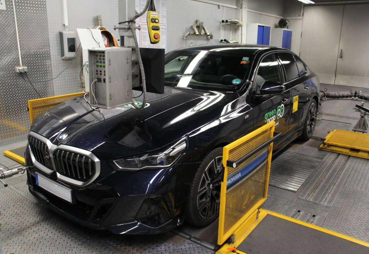 BMW serii 5 i X2 „tylko” na 2,5 gwiazdki w Green NCAP. Co naprawdę oznacza ten wynik?