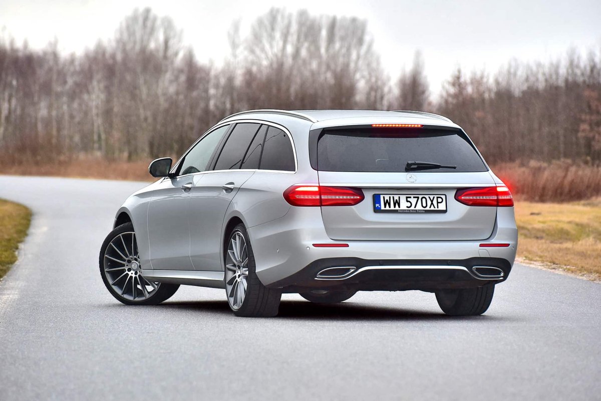 Te auta z przebiegiem ponad 100 000 km to pewniaki. Dwa Mercedesy na podium