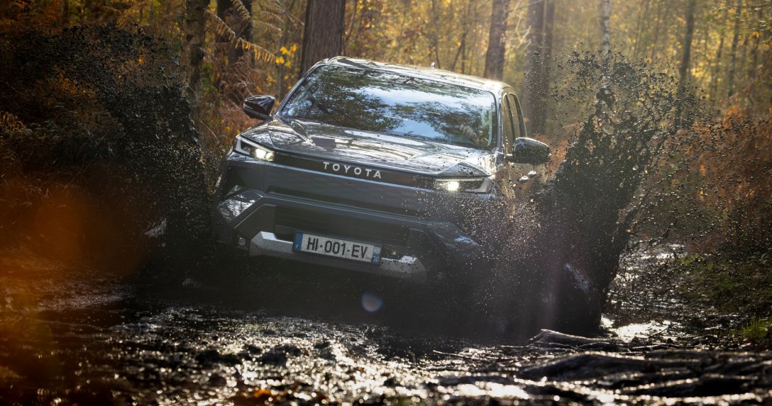 Toyota Hilux BEV przód