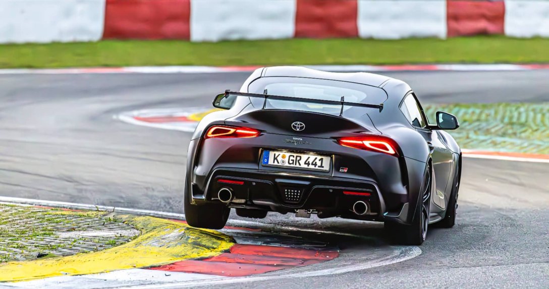 Toyota GR Supra A90 Final Edition – tył na torze