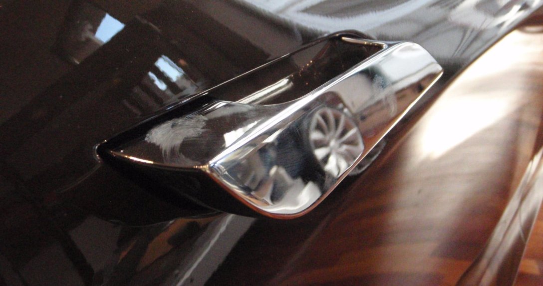 wysuwana klamka w Tesli Model S