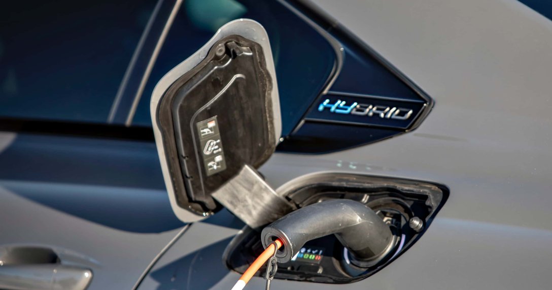 Peugeot 508 PHEV – ładowanie