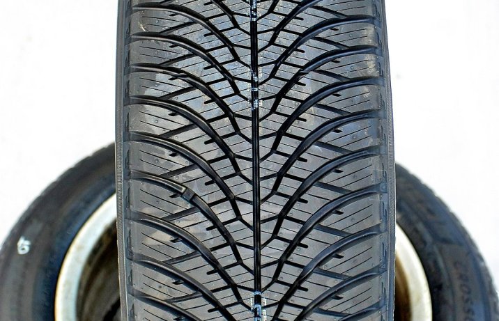 Test opon całorocznych 2025 - Yokohama BluEarth-4S AW21