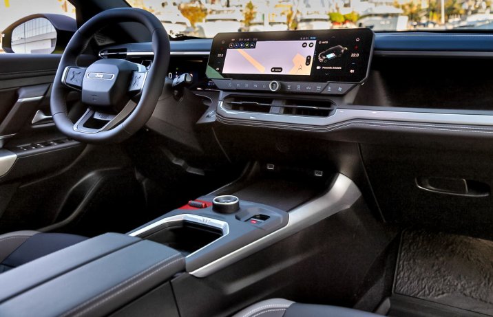 Nowy Jeep Compass 2025 – deska rozdzielcza