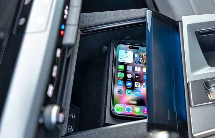 Opel Grandland II 2025 1.6 Plug-in Hybrid eDC7 GS – deska rozdzielcza, ładowarka indukcyjna