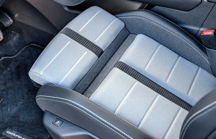 Opel Grandland II 2025 1.6 Plug-in Hybrid eDC7 GS – siedzisko z regulacją długości