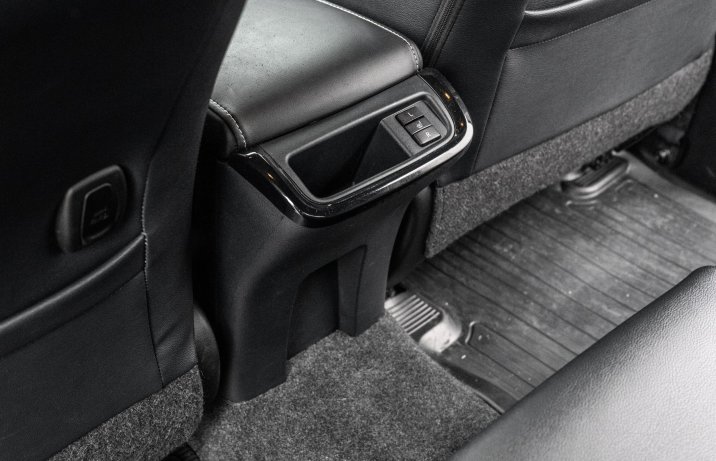 Toyota Hilux - tył konsoli