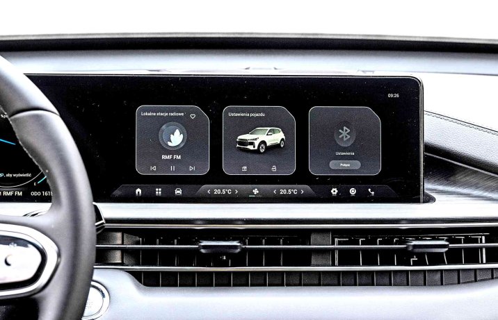 Chery Tiggo 4 HEV Prestige – deska rozdzielcza, ekran centralny