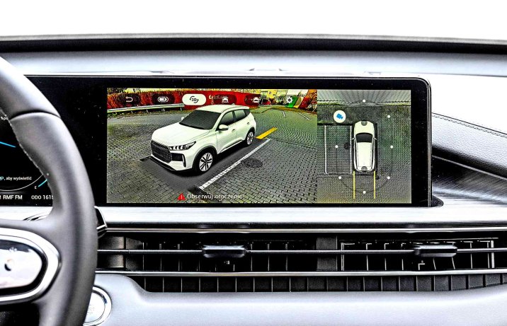 Chery Tiggo 4 HEV Prestige – deska rozdzielcza, ekran, widok z kamer