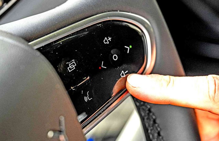 Chery Tiggo 4 HEV Prestige – deska rozdzielcza, przyciski na kierownicy