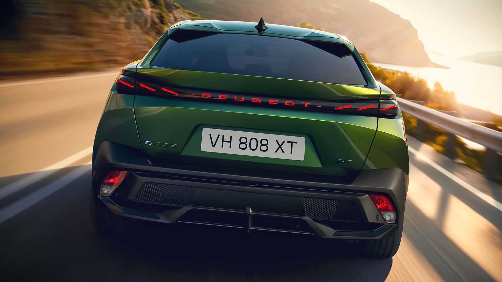 peugeot-408-po-liftingu-25-jazda-tyl-na-wprost