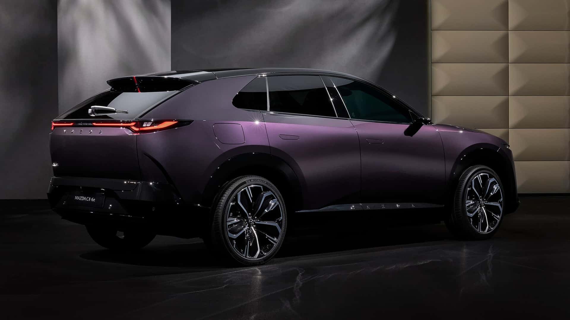 mazda-cx-6e-tyl-bok-studio