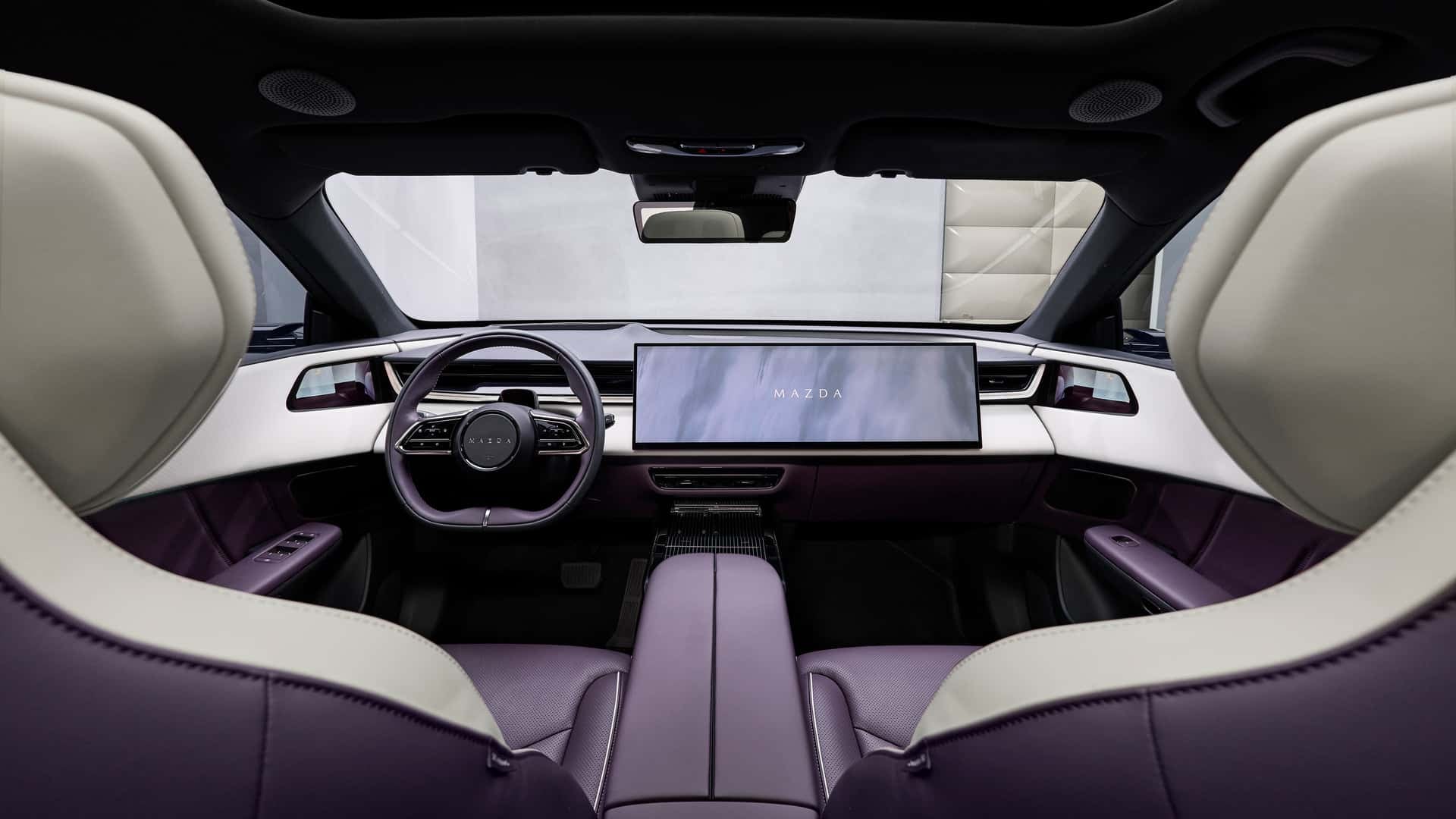 mazda-cx-6e-wnetrze-widok-z-tylu-na-kokpit