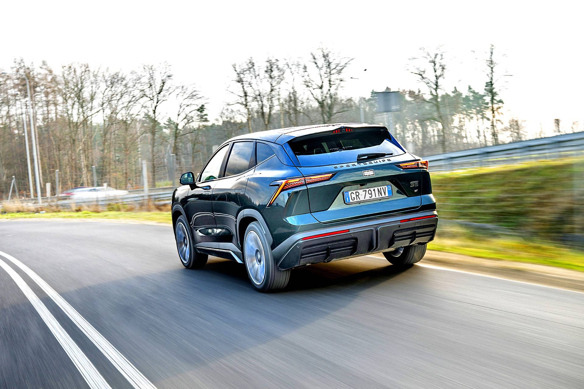 Sportequipe 6 GT jazda tył bok