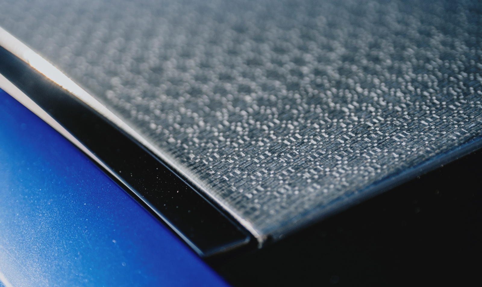 bmw-m_neue-klasse-kompozyty