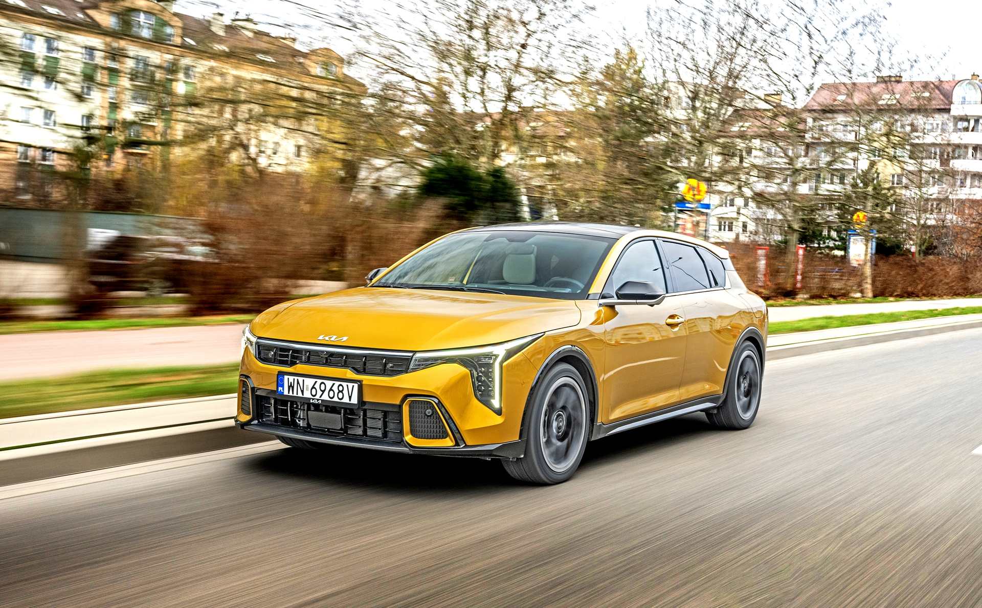 kia-k4-gt-line-02-jazda-profil