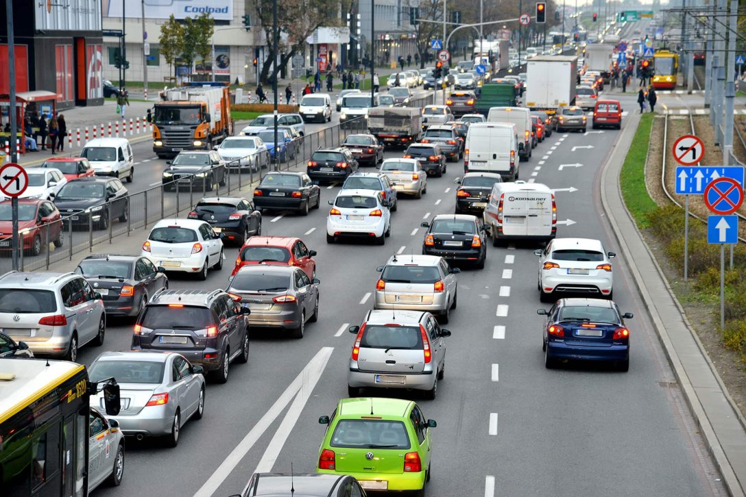 korek na wielopasmowej drodze w Polsce