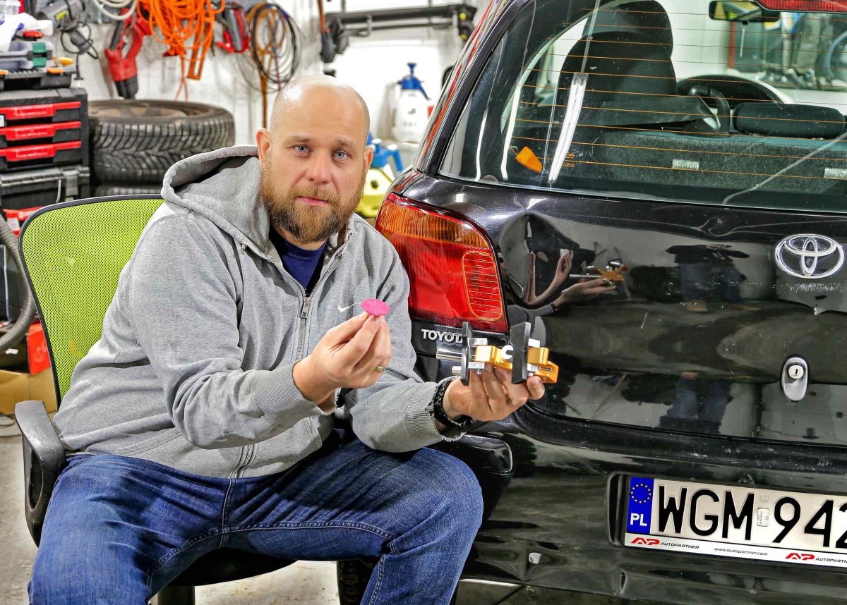 Samodzielne usuwanie wgnieceń na karoserii. Test zestawu za 60 zł. Czy działa?