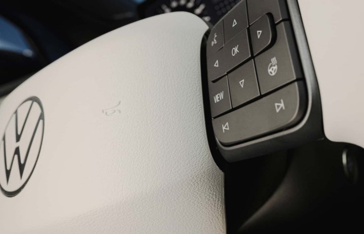Volkswagen ID. Polo – deska rozdzielcza, przyciski na kierownicy