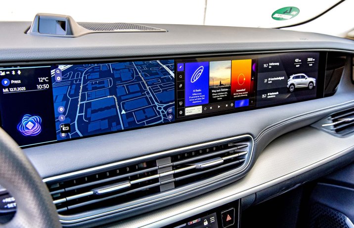 Togg T10X V2 4More – deska rozdzielcza, ekrany