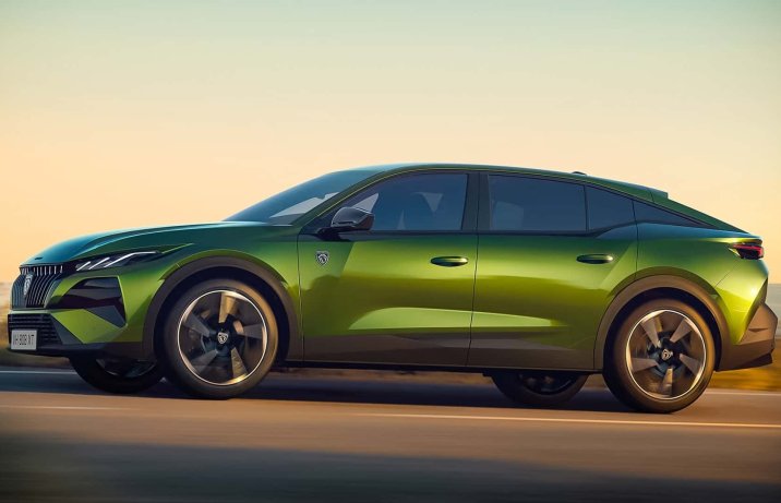 Peugeot 408 po face liftingu – bok