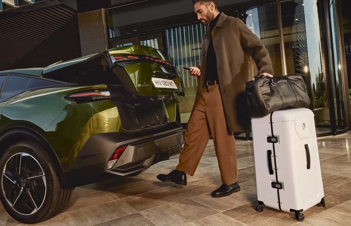 Peugeot 408 po face liftingu – otwieranie bagażnika