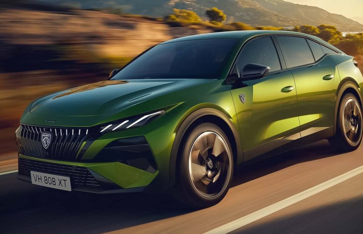 Peugeot 408 po face liftingu – przód i bok