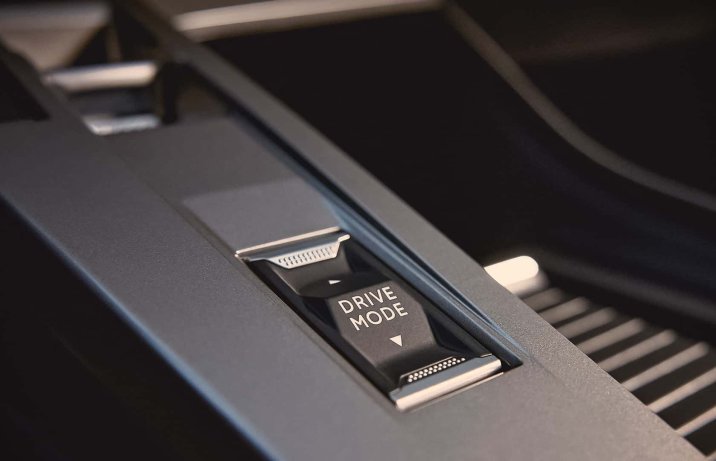 Peugeot 408 po face liftingu – przełącznik drive mode