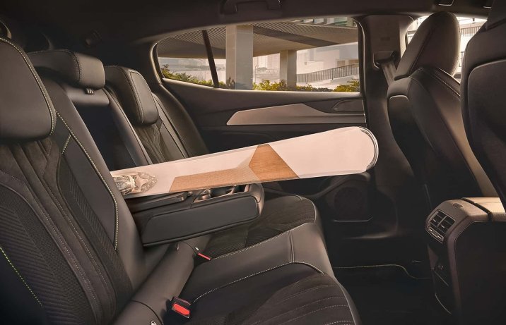 Peugeot 408 po face liftingu – kanapa