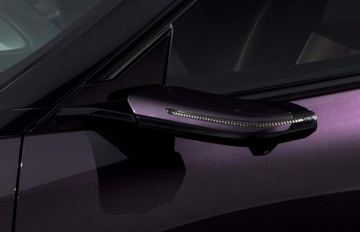 Mazda CX-6e – boczne cyfrowe lusterko