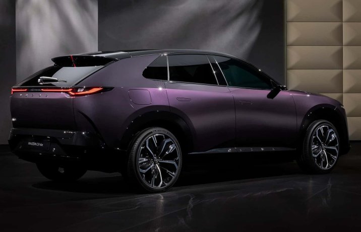 Mazda CX-6e – bok i tył