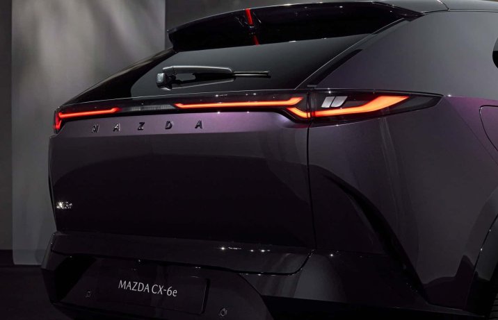 Mazda CX-6e – tył