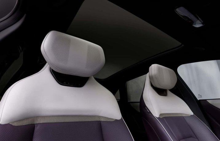 Mazda CX-6e – fotele zagłówki