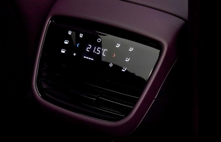 Mazda CX-6e – sterowanie klimatyzacją