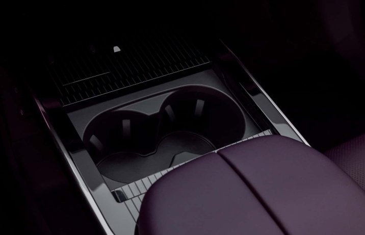 Mazda CX-6e – uchwyty na kubki