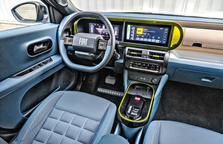 Fiat Grande Panda Hybrid La Prima 2025 – deska rozdzielcza