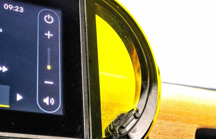 Fiat Grande Panda Hybrid La Prima 2025 – deska rozdzielcza, obramowanie ekranu