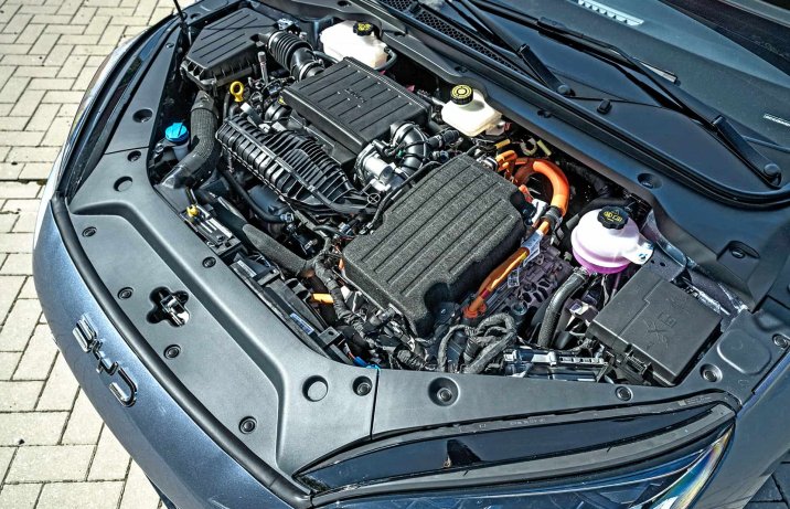 BYD Seal U DM-i – komora silnika