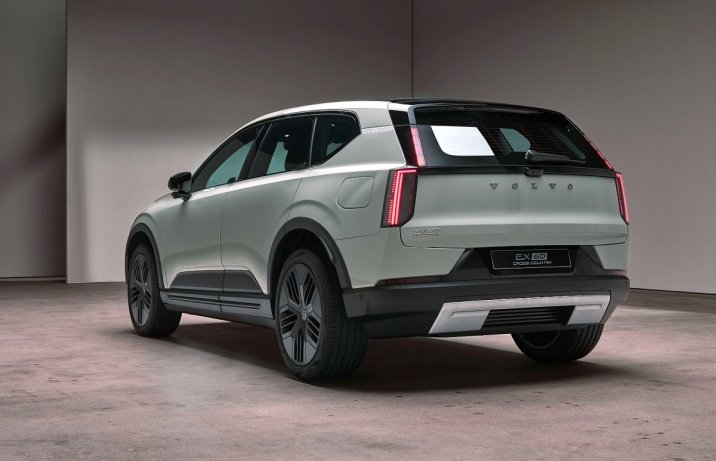 Volvo EX60 Cross Country