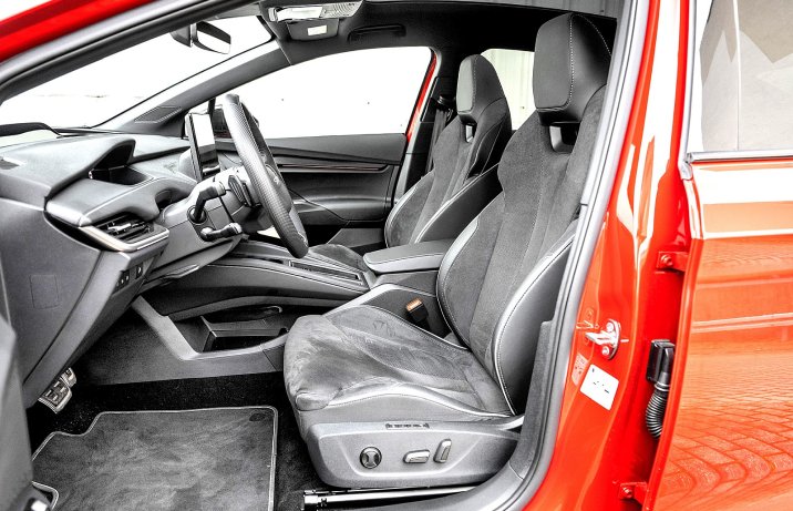 Skoda Enyaq Coupe 85 Sportline (2026) – test – fotele