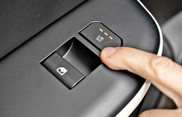 Kia K4 1.6 T-GDI 180 KM 7 DCT GT-Line – przycisk ogrzewania kanapy