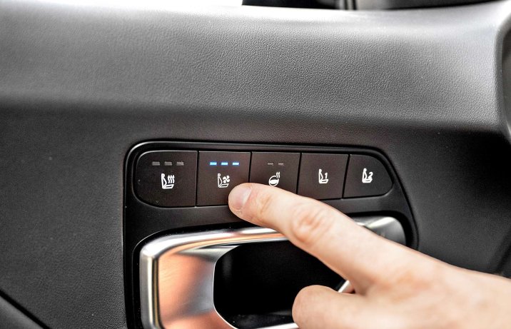Kia K4 1.6 T-GDI 180 KM 7 DCT GT-Line – przyciski wentylacja i podgrzewanie foteli