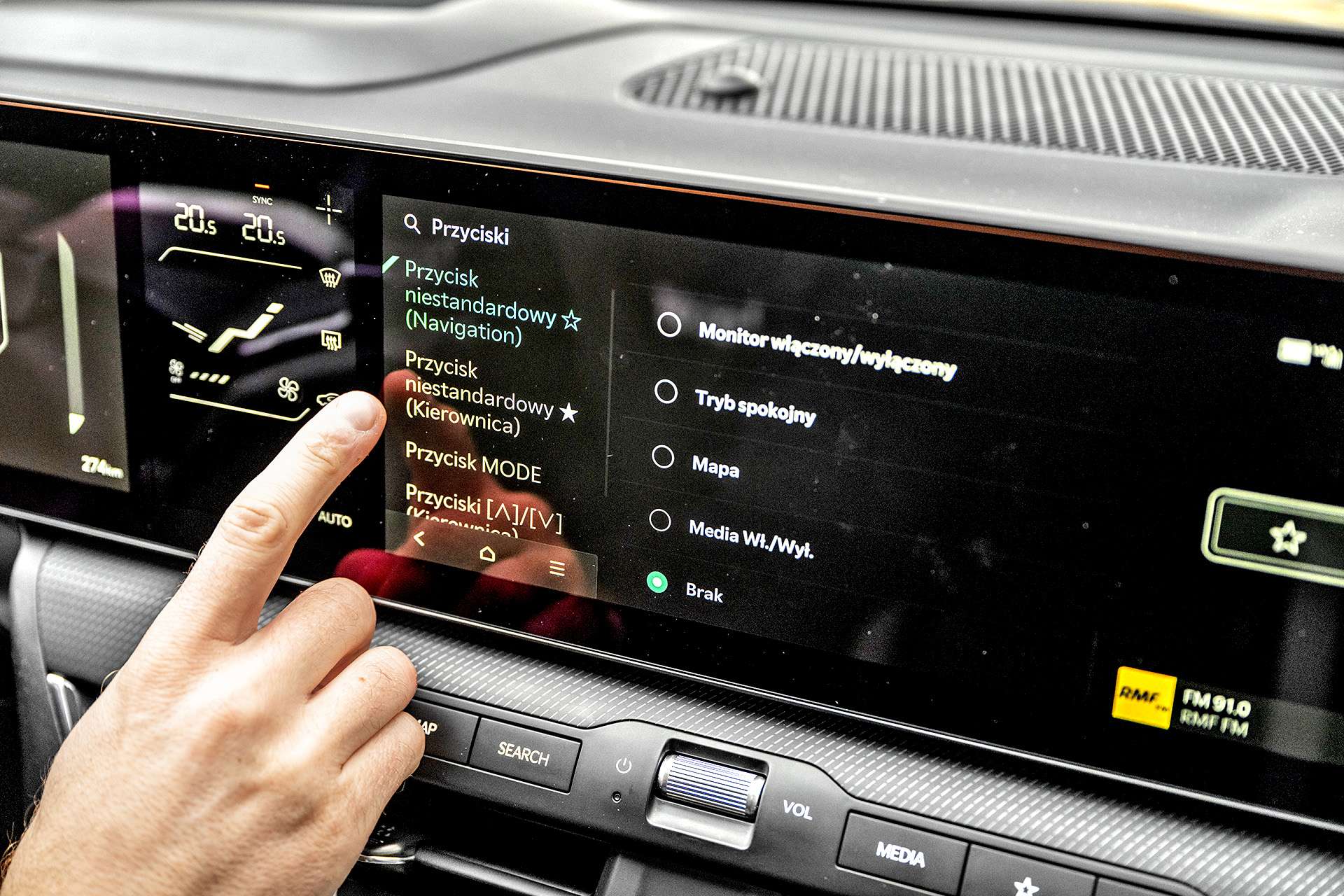 kia-k4-gt-line-20-wnetrze-ekran-multimedia