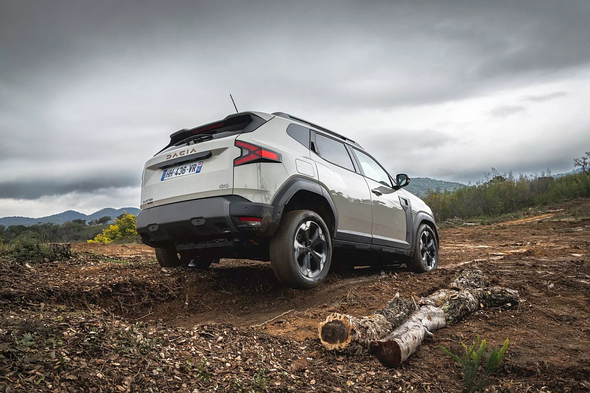 Dacia Duster hybird-G 4x4_teren_06
